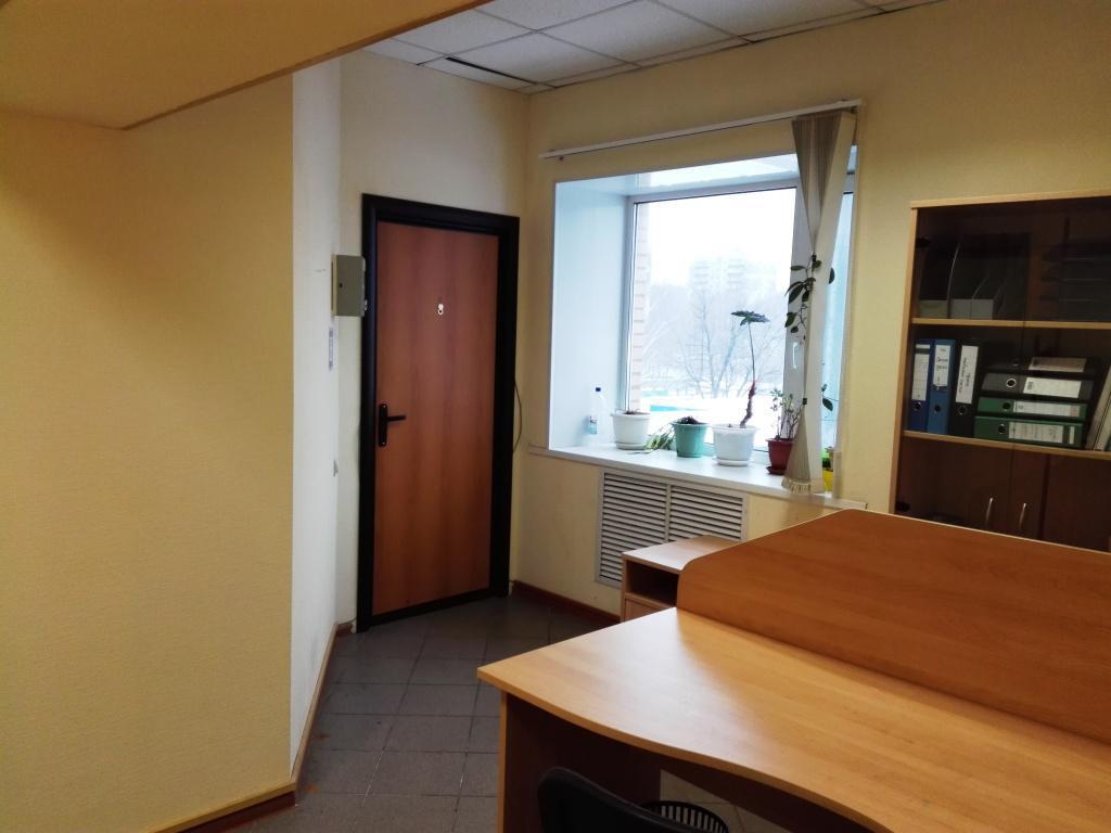 Офисное помещение в БЦ Гелиос Cити площадью 13 кв.м.